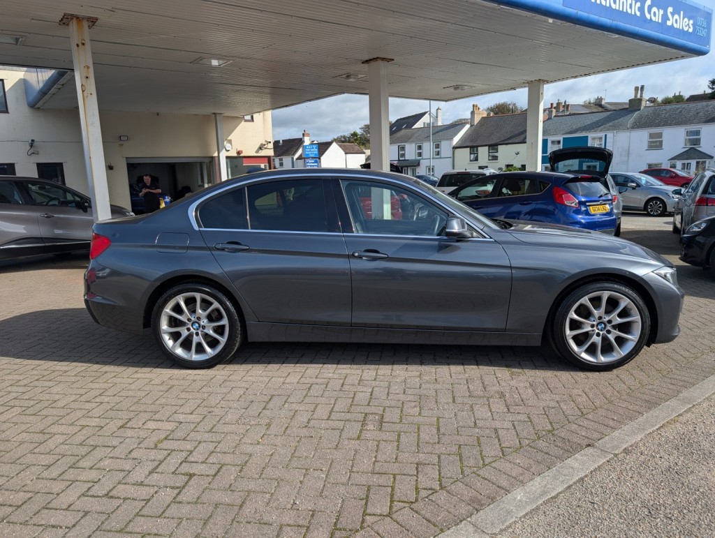 View BMW 3 SERIES 2.0 320d Luxury Saloon