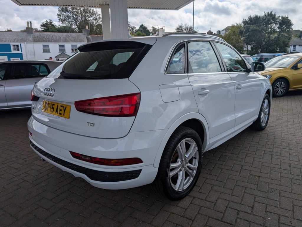 AUDI Q3