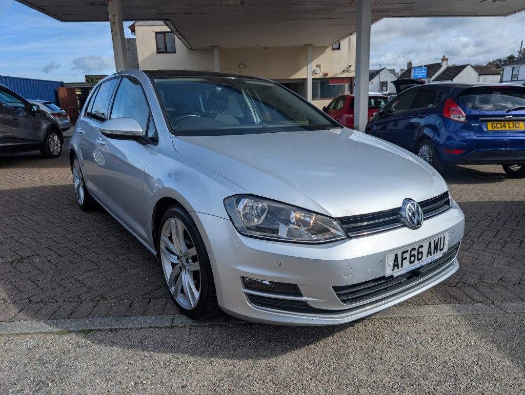 VOLKSWAGEN GOLF