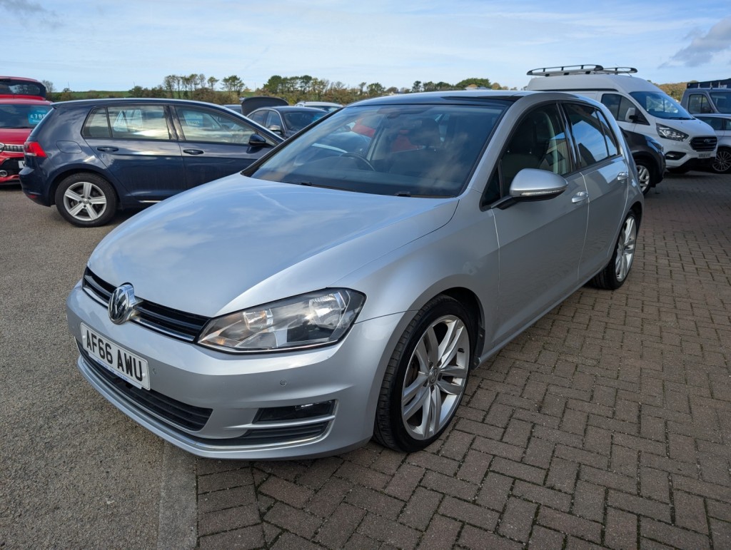 VOLKSWAGEN GOLF