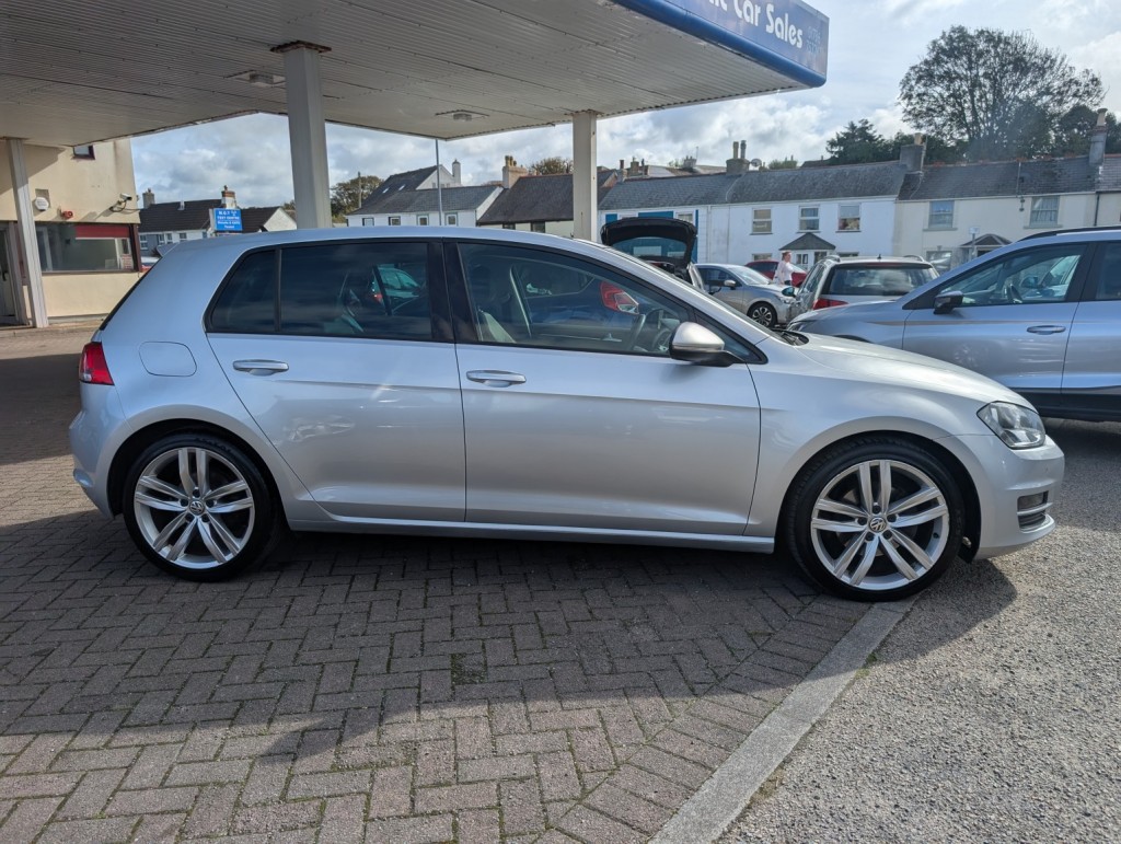 VOLKSWAGEN GOLF