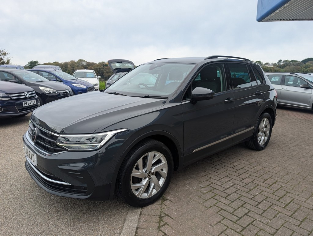 VOLKSWAGEN TIGUAN