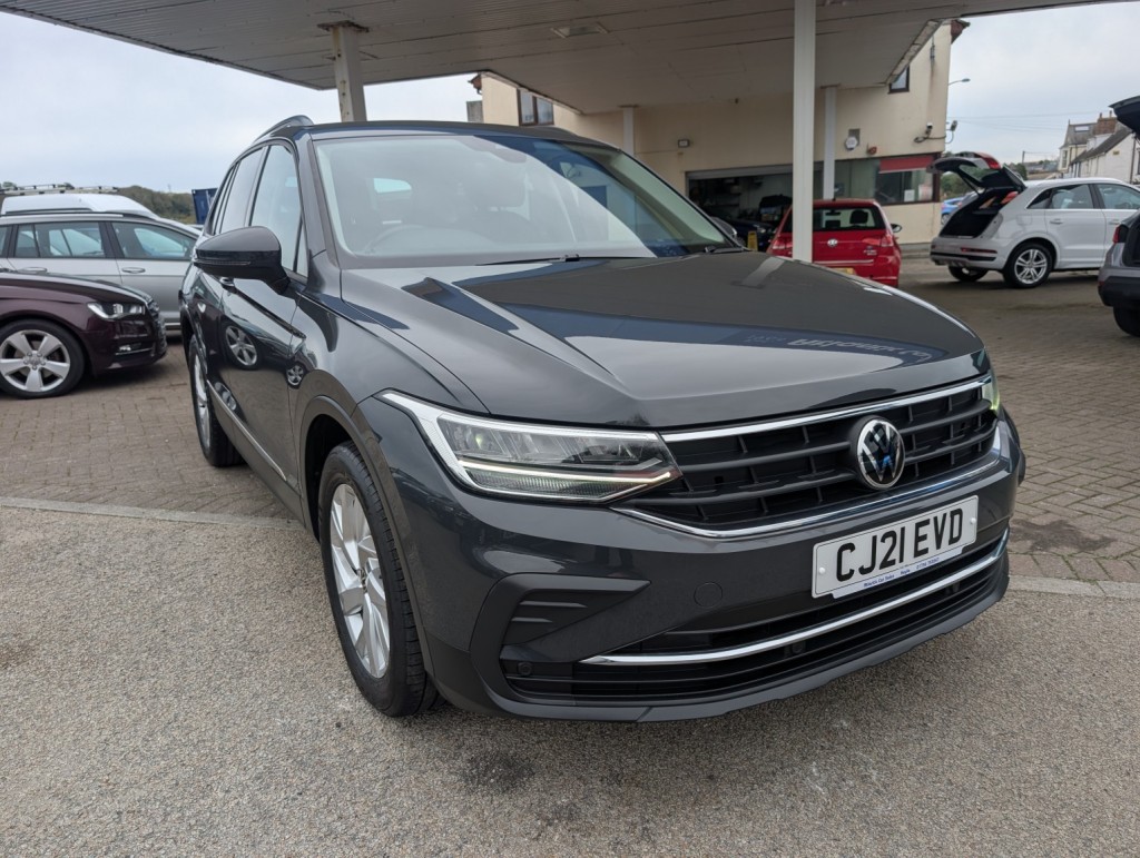 VOLKSWAGEN TIGUAN