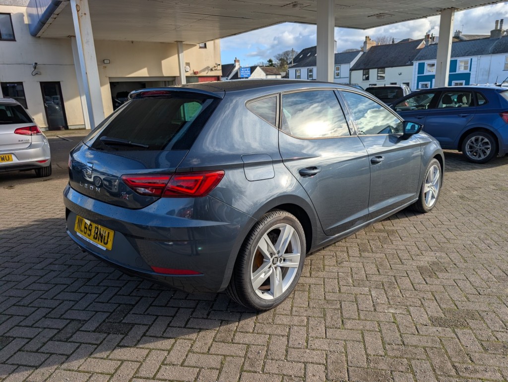 SEAT LEON