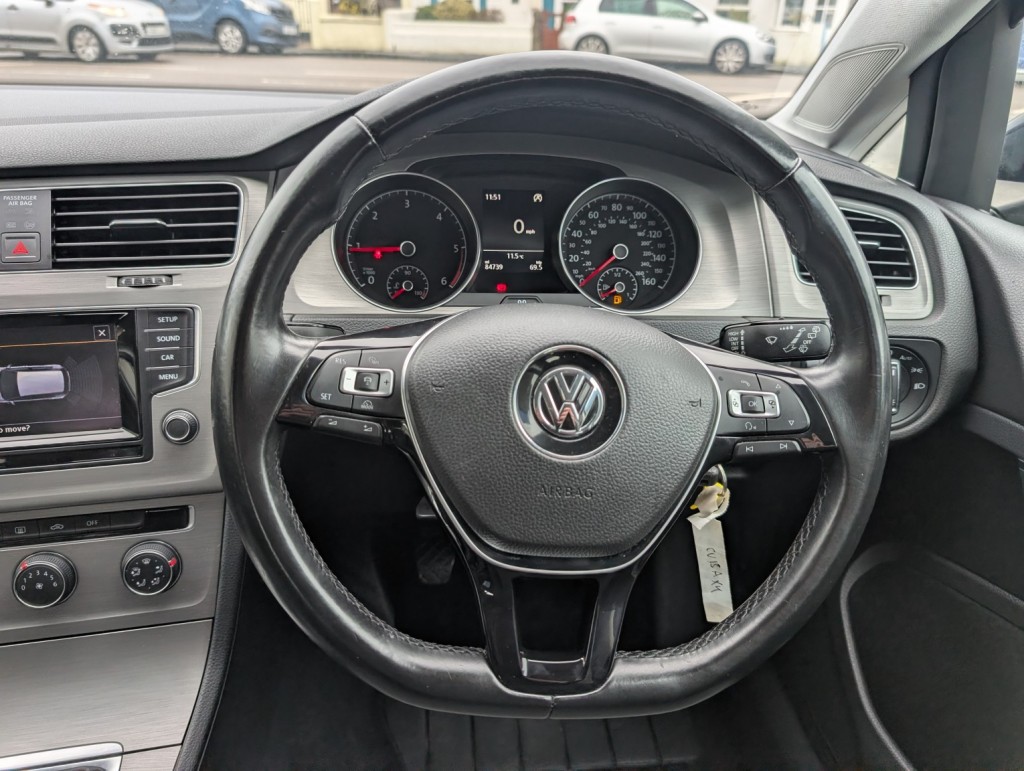 VOLKSWAGEN GOLF
