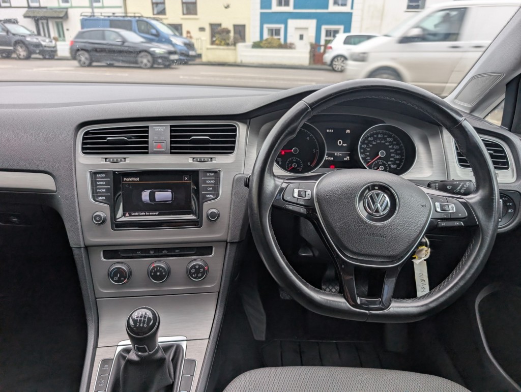 VOLKSWAGEN GOLF