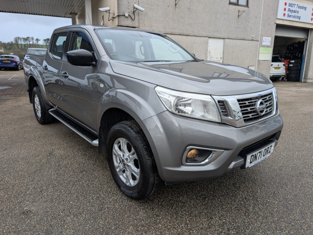 View NISSAN NAVARA 2.3 dCi Acenta
