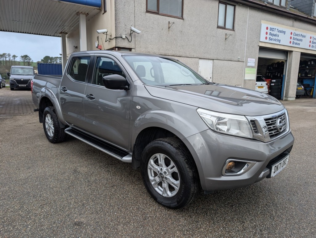 View NISSAN NAVARA 2.3 dCi Acenta