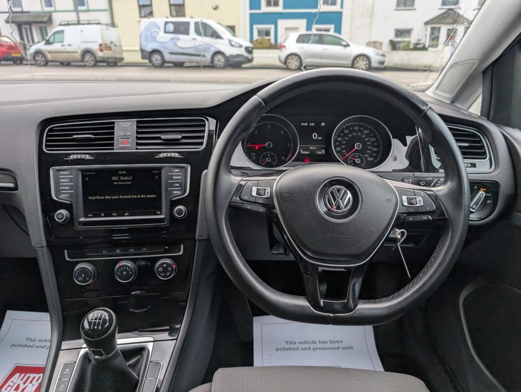 VOLKSWAGEN GOLF
