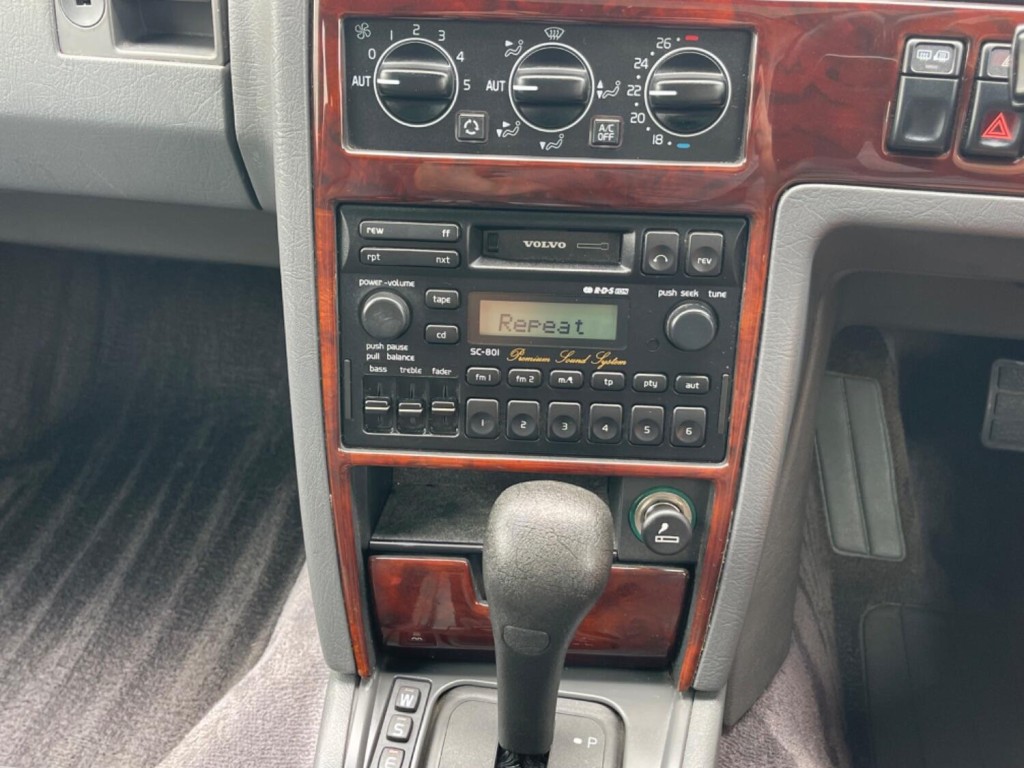 VOLVO 960
