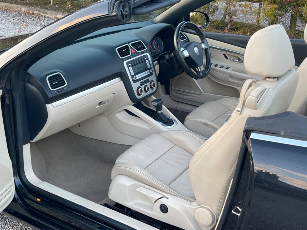 VOLKSWAGEN EOS