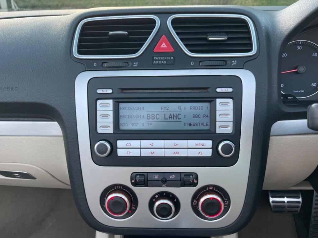VOLKSWAGEN EOS