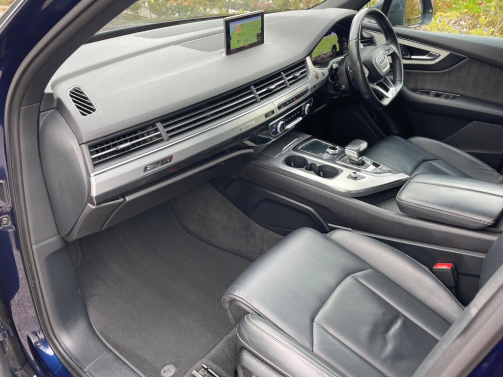 AUDI SQ7