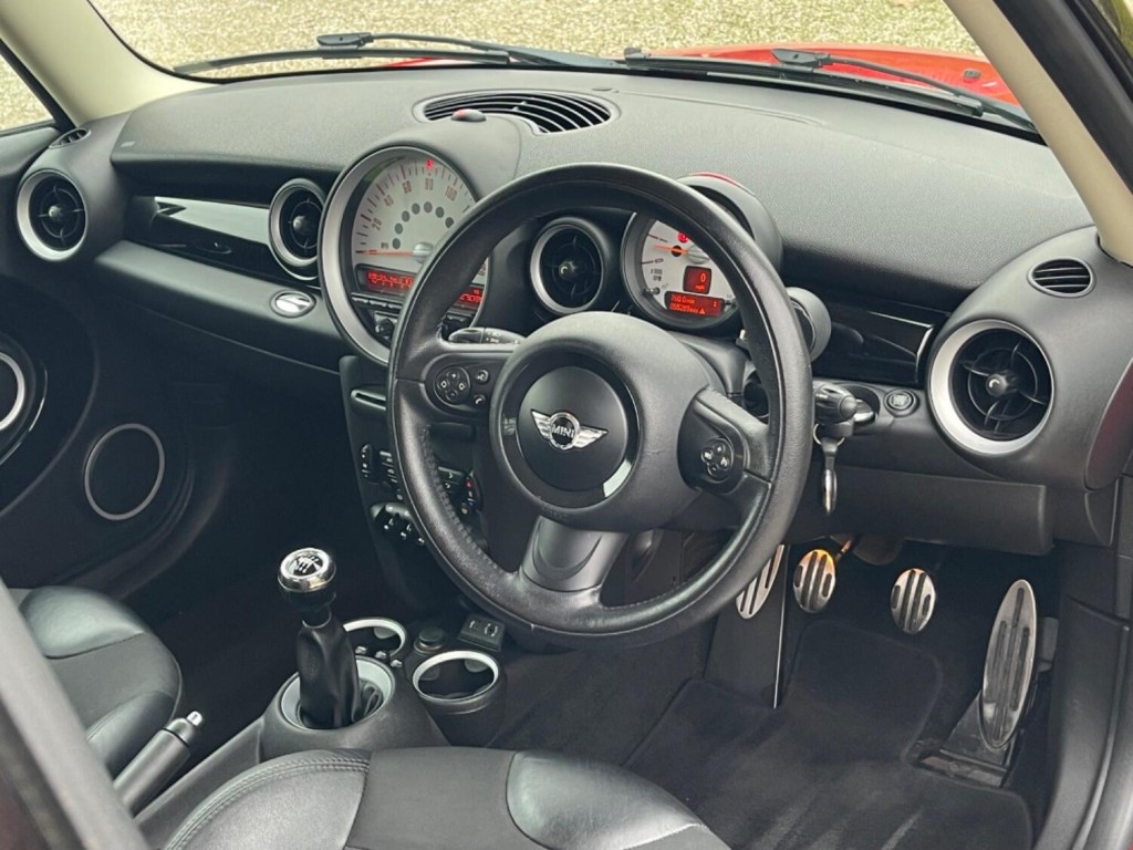 MINI HATCH