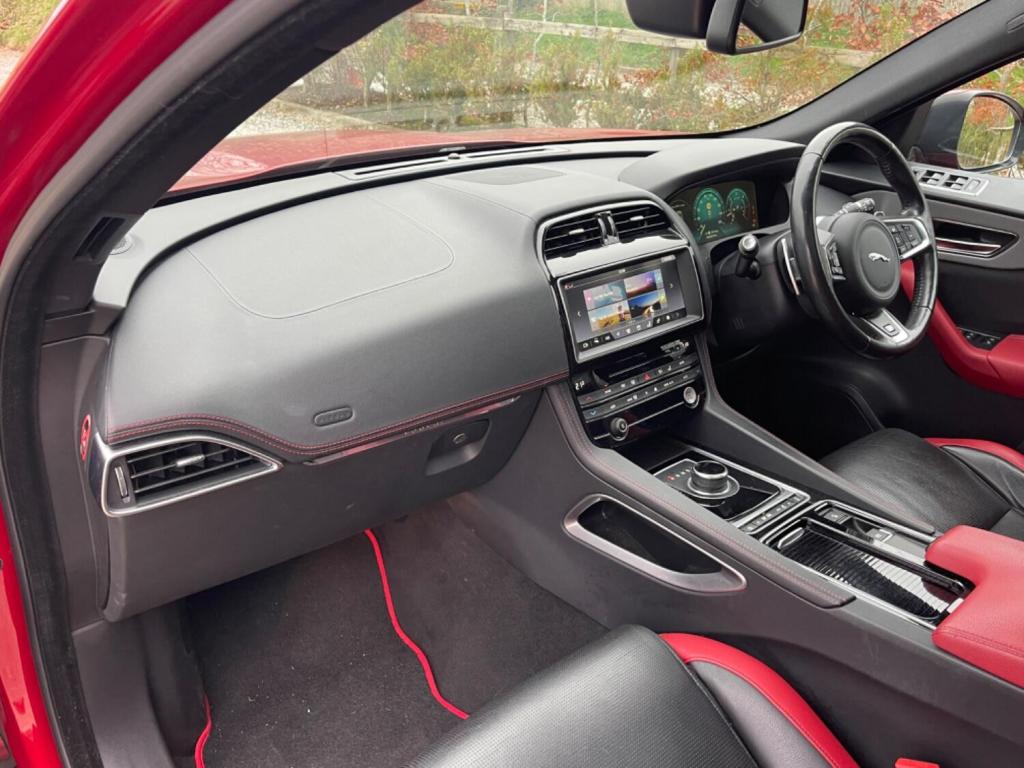 JAGUAR F-PACE