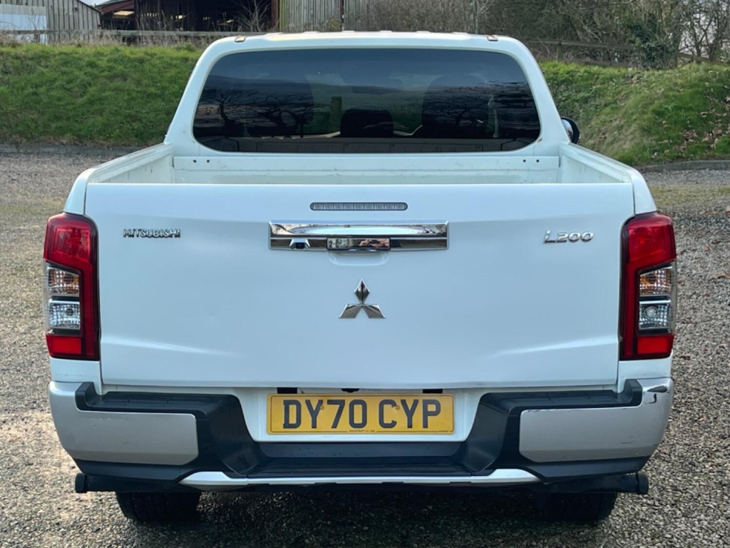 MITSUBISHI L200