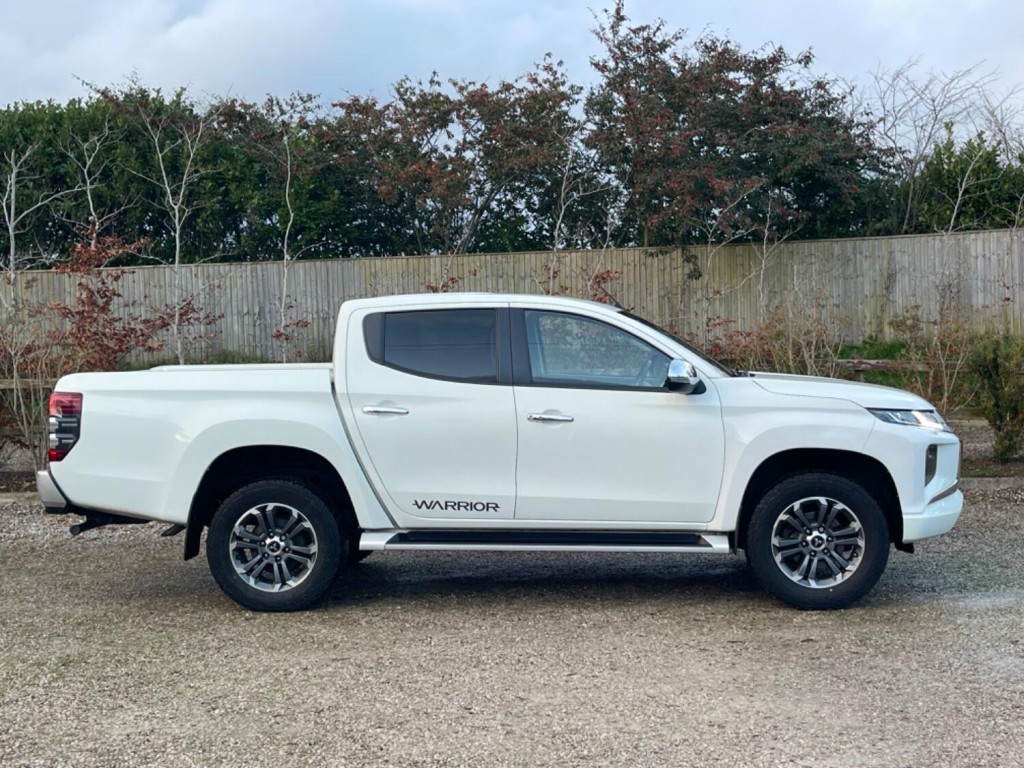 View MITSUBISHI L200 2.2 DI-D DC Warrior