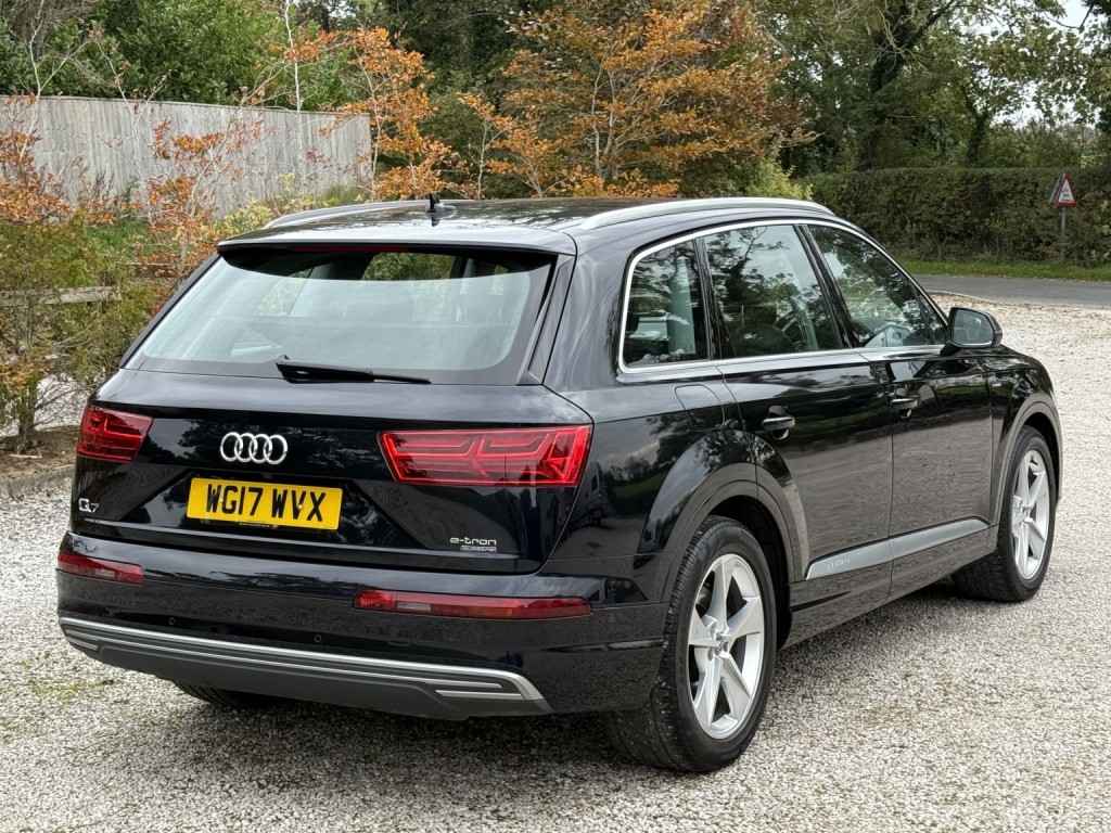 View AUDI Q7 3.0 TDI V6 e-tron