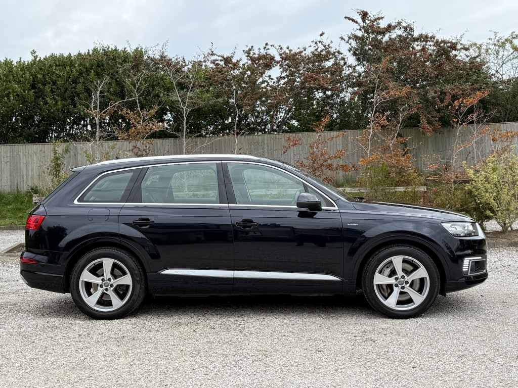 View AUDI Q7 3.0 TDI V6 e-tron