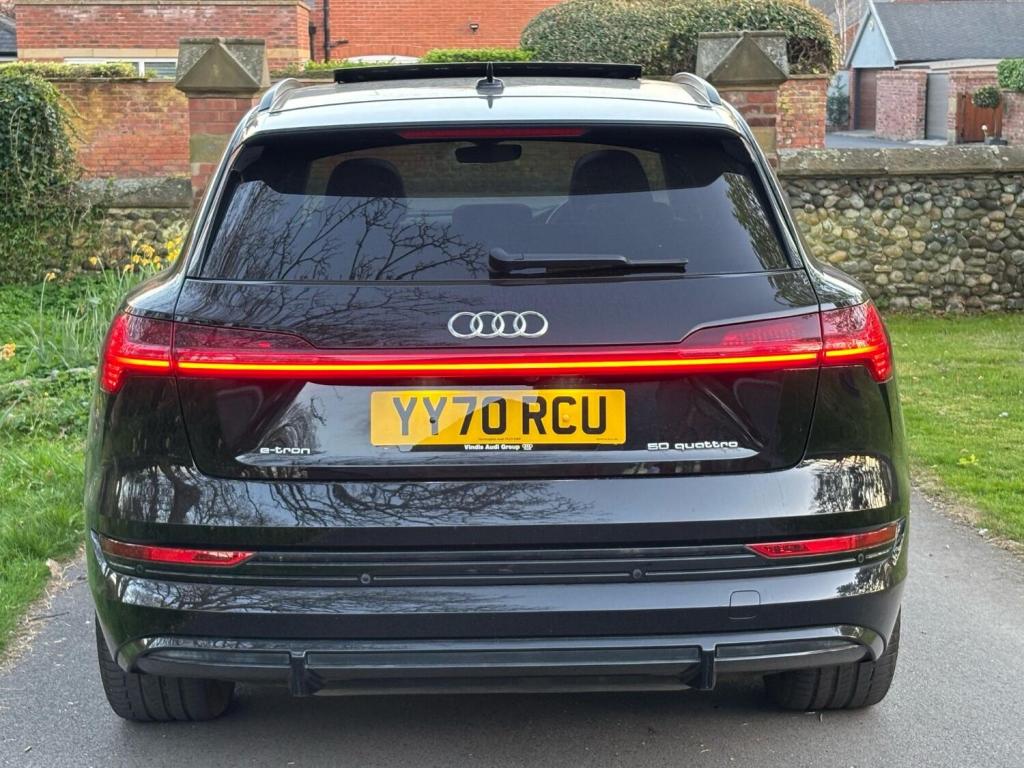 AUDI E-TRON