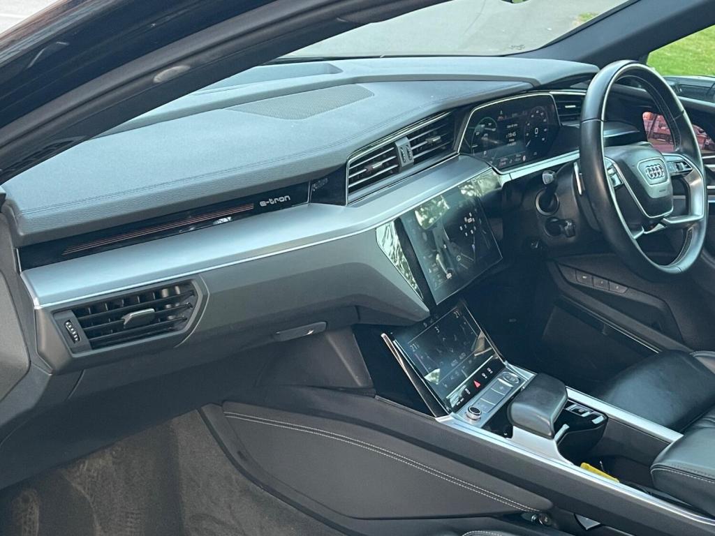 AUDI E-TRON