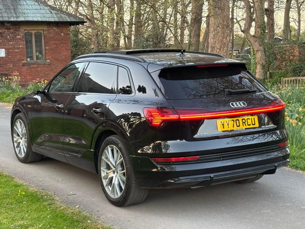 AUDI E-TRON