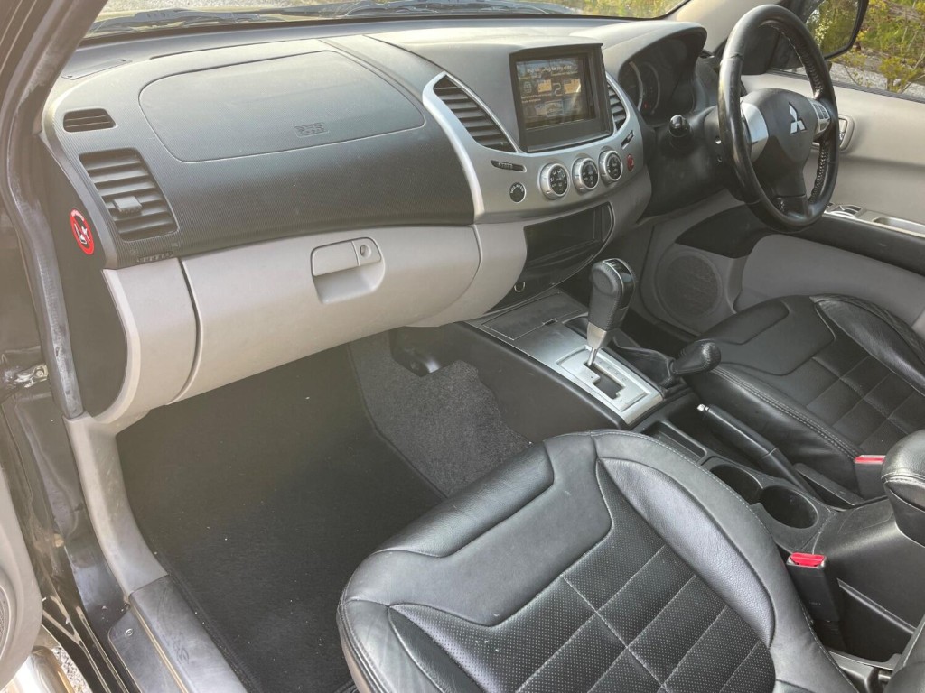 MITSUBISHI L200