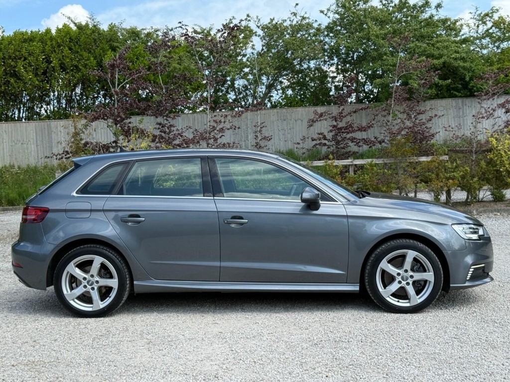 View AUDI A3 1.4 TFSIe 40 e-tron