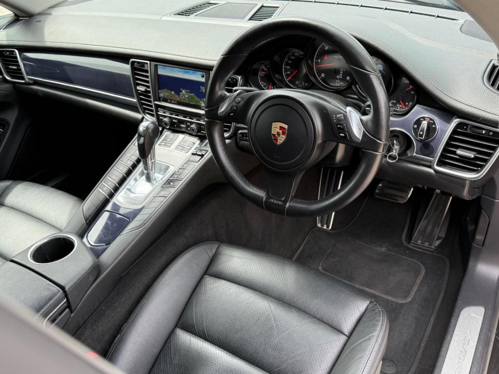 PORSCHE PANAMERA