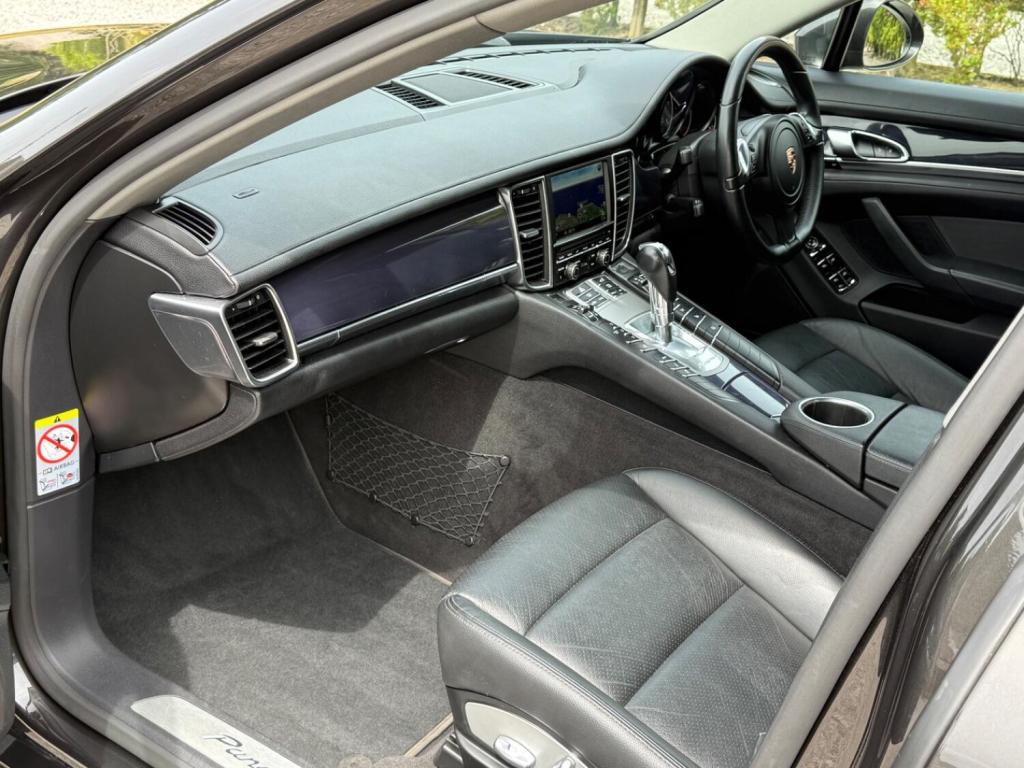 PORSCHE PANAMERA
