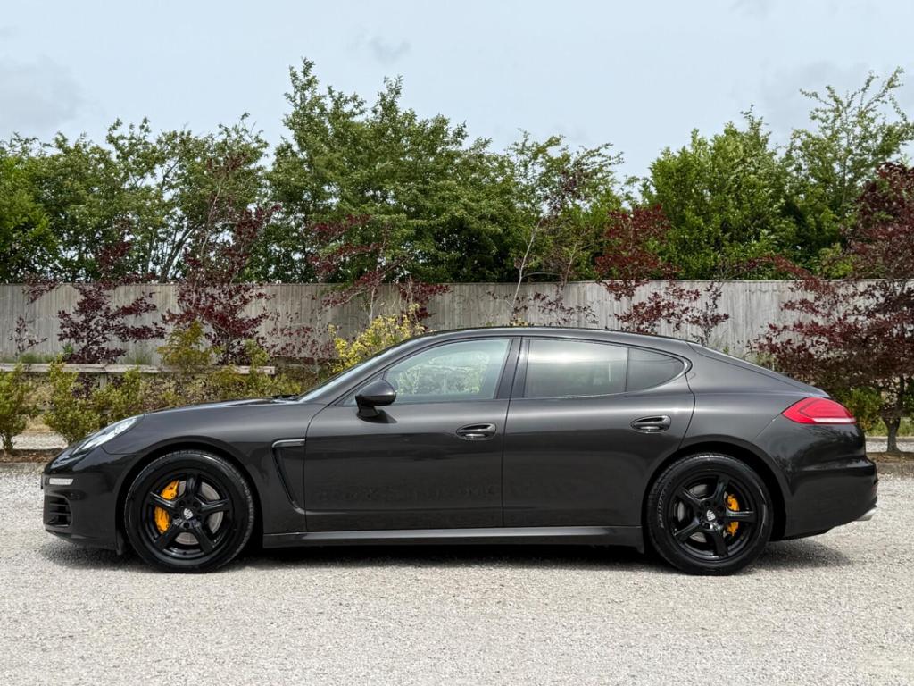 PORSCHE PANAMERA