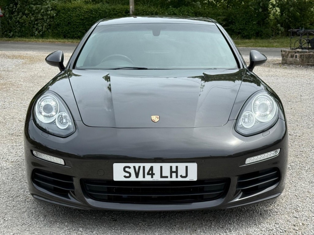 PORSCHE PANAMERA