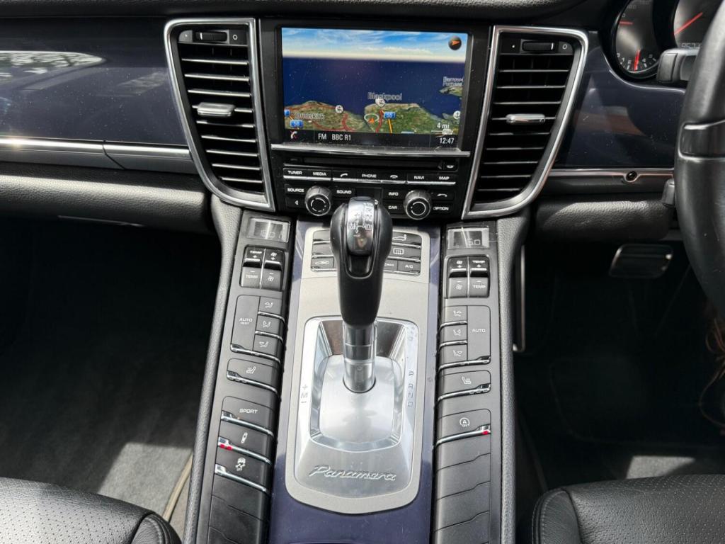 PORSCHE PANAMERA