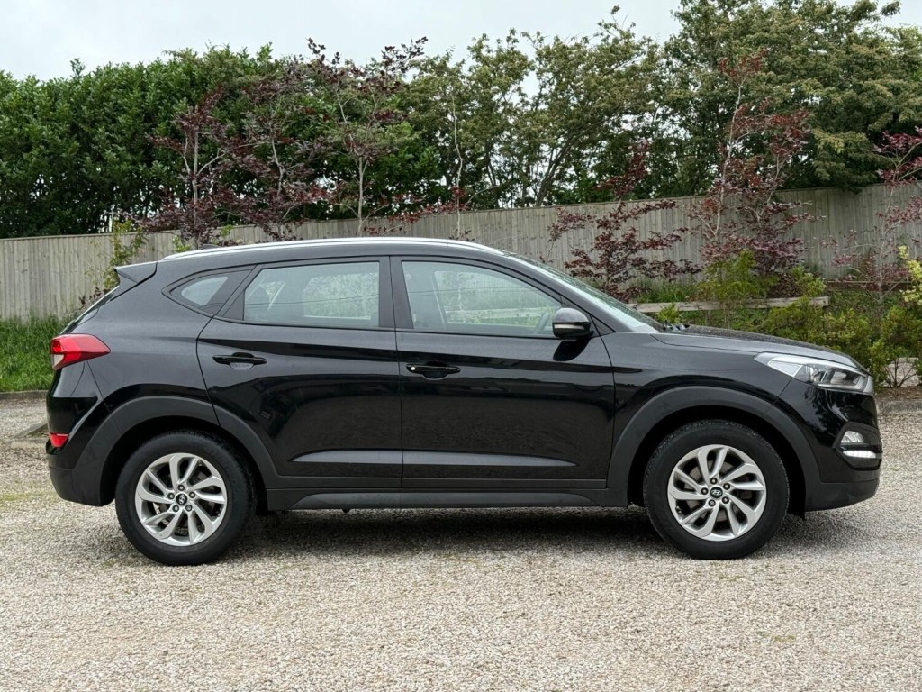 View HYUNDAI TUCSON 1.7 CRDi Blue Drive SE Nav