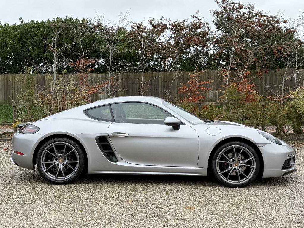 View PORSCHE 718 2.0 T