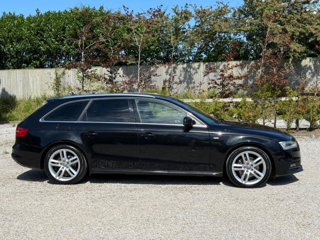 View AUDI A4 AVANT 2.0 TDI S line