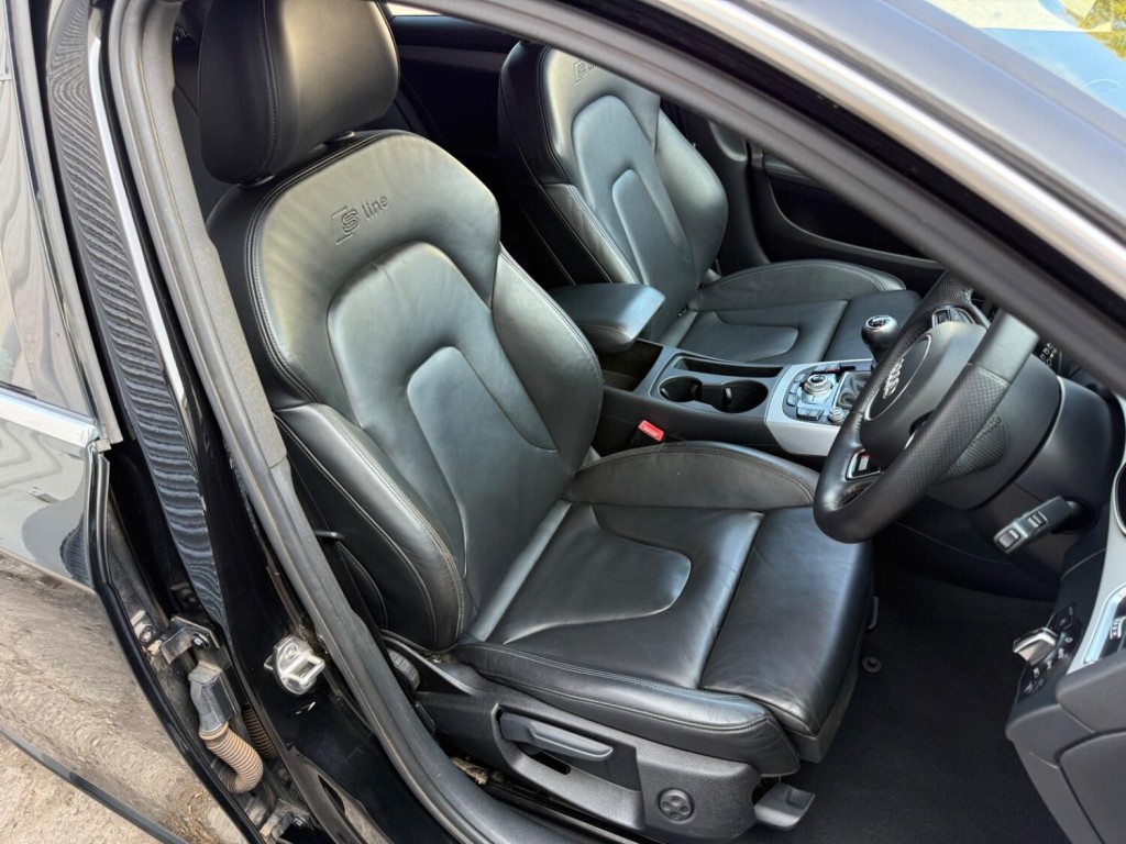 AUDI A4 AVANT