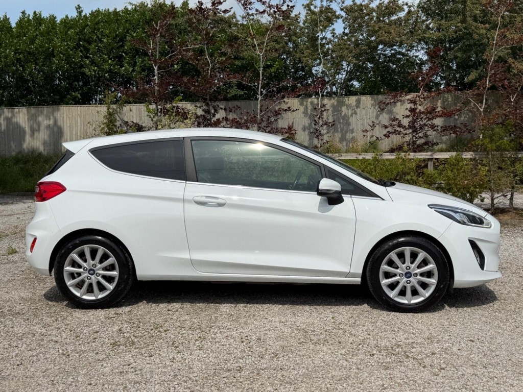 View FORD FIESTA 1.0 T EcoBoost Titanium