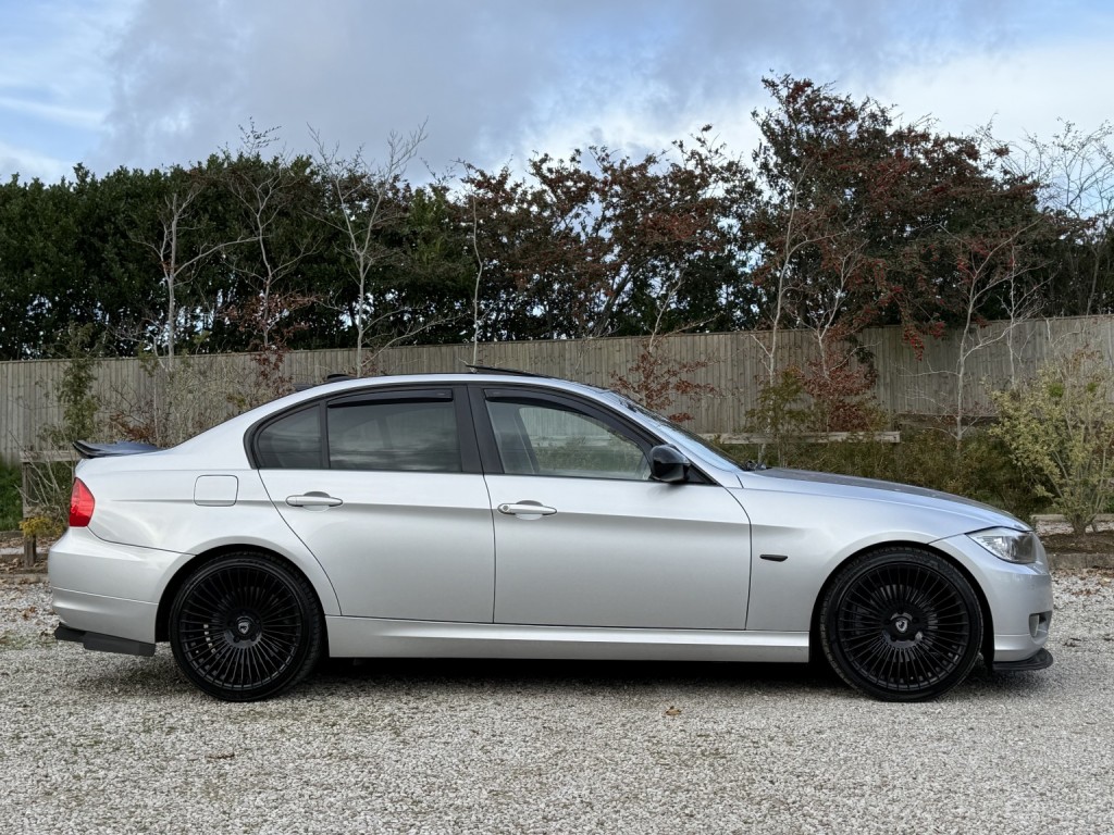 View BMW 3 SERIES 3.0 330i SE Saloon