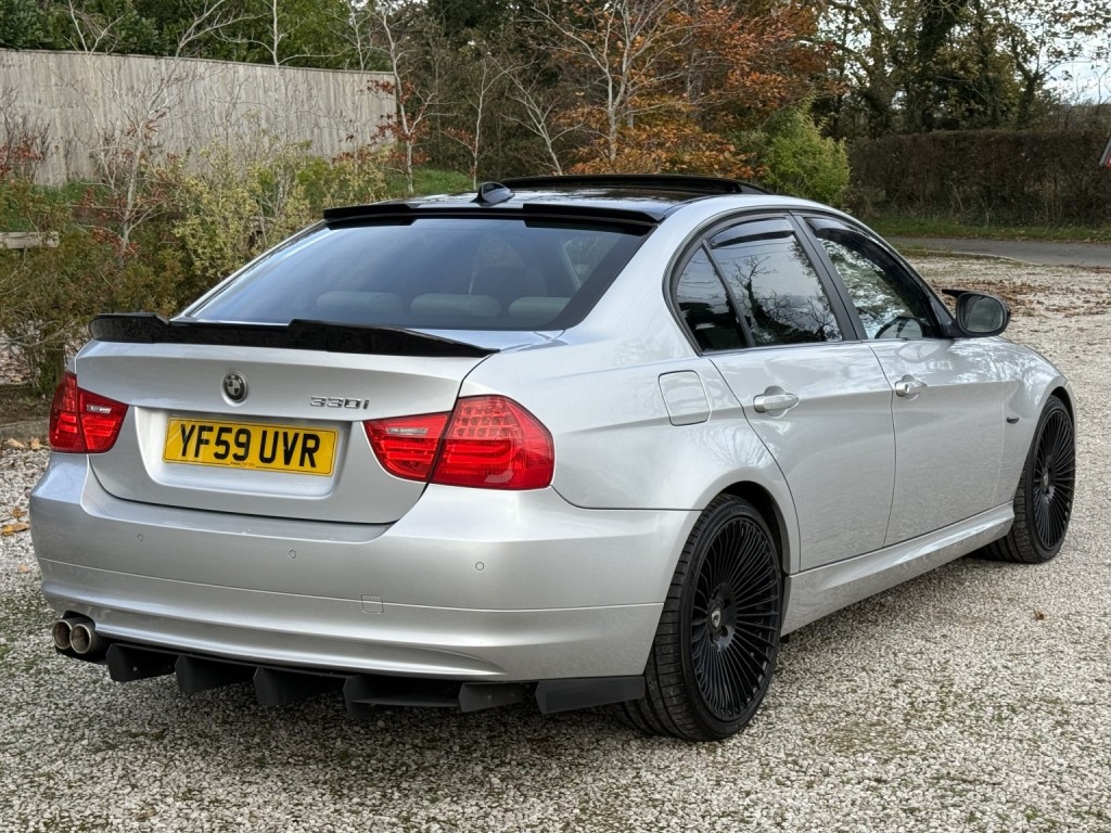 View BMW 3 SERIES 3.0 330i SE Saloon