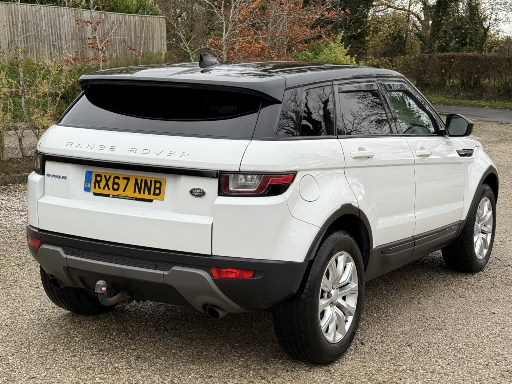 View LAND ROVER RANGE ROVER EVOQUE 2.0 eD4 SE Tech