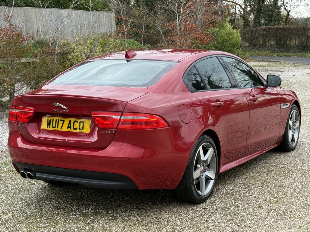 View JAGUAR XE 2.0 d R-Sport