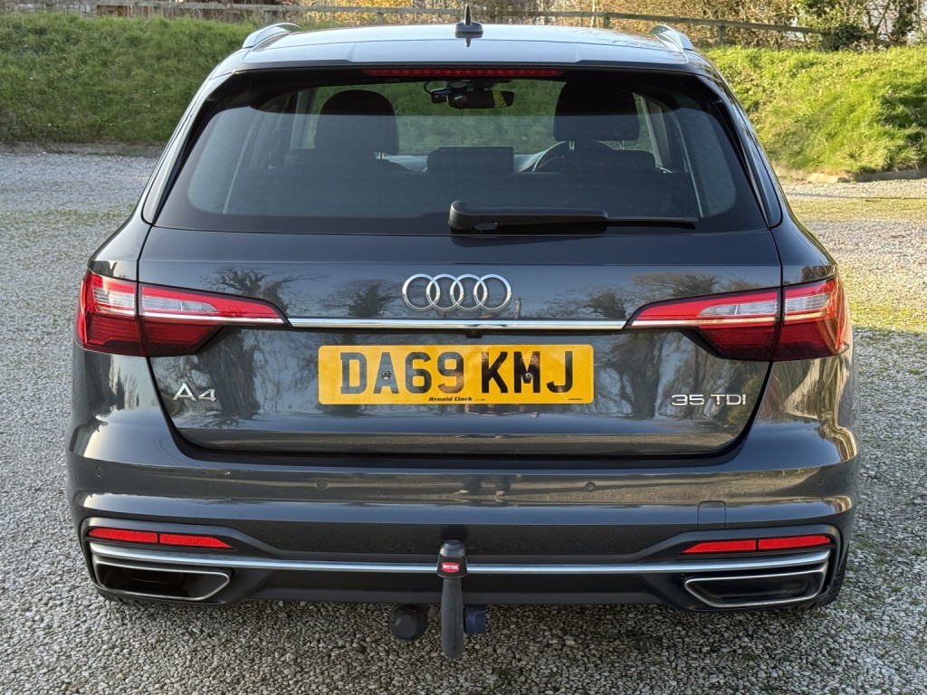 AUDI A4 AVANT