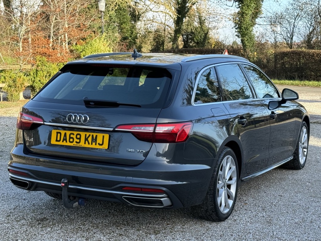 View AUDI A4 AVANT 2.0 TDI 35 Sport