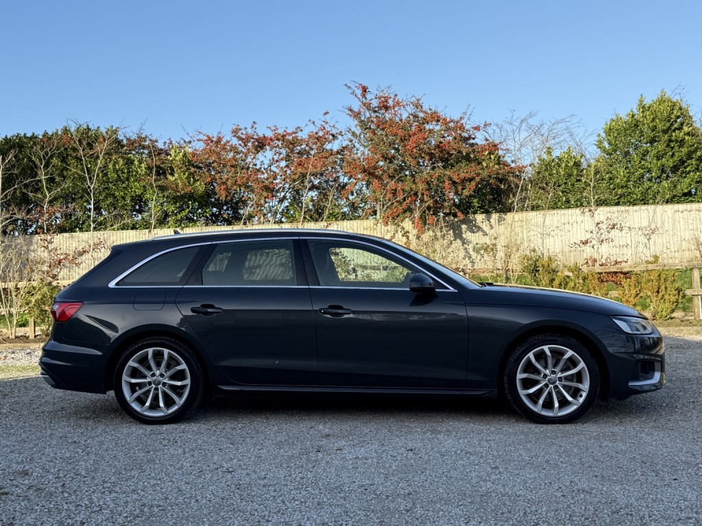 View AUDI A4 AVANT 2.0 TDI 35 Sport
