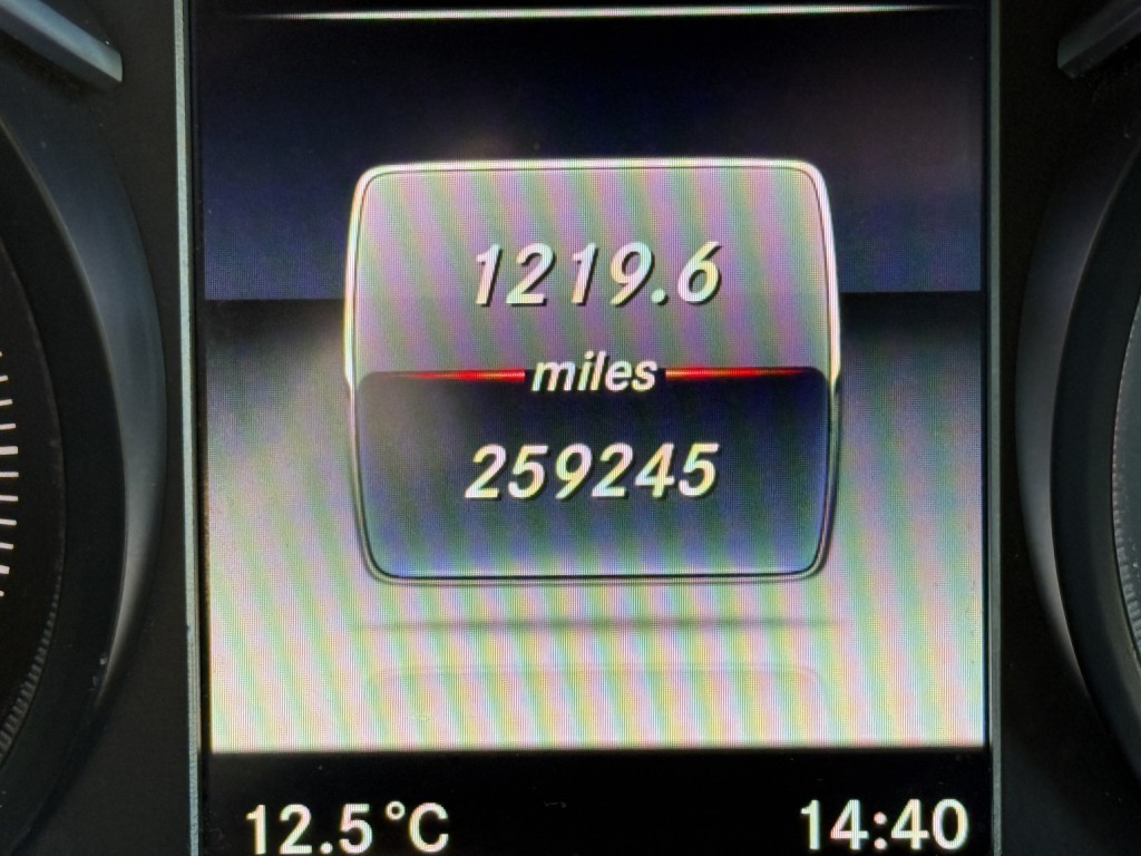 MERCEDES-BENZ V CLASS