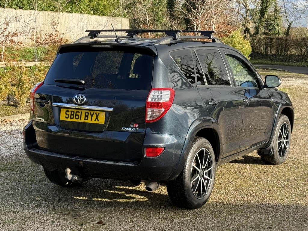 View TOYOTA RAV4 2.2 D-CAT SR