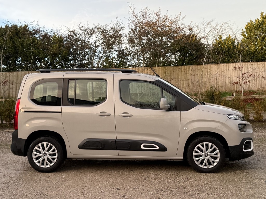 View CITROEN BERLINGO 1.5 BlueHDi Flair
