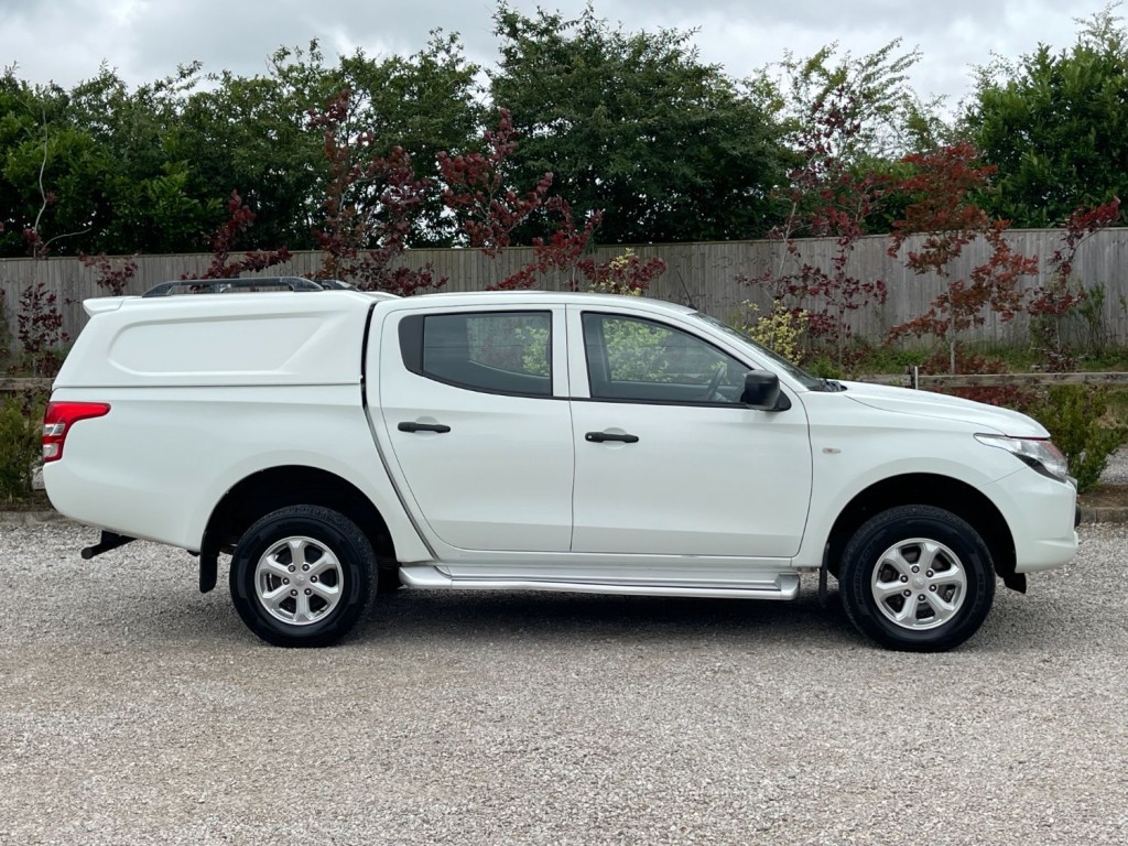 View MITSUBISHI L200 2.4 DI-D DC 4Life
