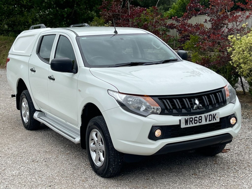View MITSUBISHI L200 2.4 DI-D DC 4Life